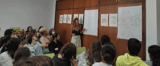 ENCUENTRO CON LA ILUSTRADORA MALAGUEÑA CRISTINA PELÁEZ EN EL DÍA DE LAS BIBLIOTECAS