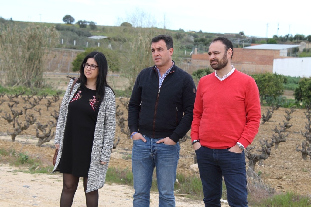 EL DELEGADO DE AGRICULTURA RECORRE JUNTO AL ALCALDE LOS CAMINOS AFECTADOS POR LAS LLUVIAS