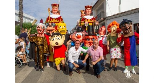 LA CABALGATA DE GIGANTES Y CABEZUDOS INAUGURARON LA FERIA PARA NUESTROS MÁS PEQUEÑOS