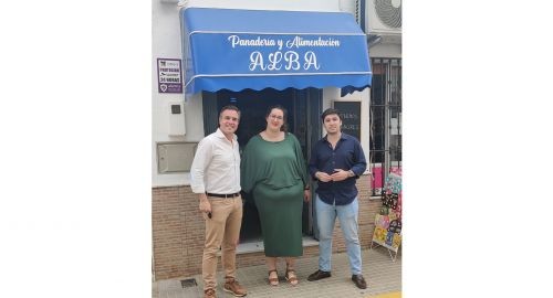 EL ALCALDE VISITA LA NUEVA TIENDA DE ALIMENTACIÓN ABIERTA EN BOLLULLOS