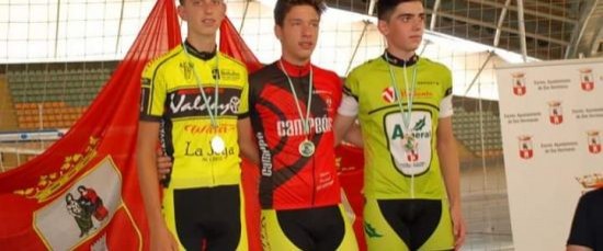 Pablo Cano del Equipo Bicicletas Valdayo Ac San Antonio de Bollullos campeón del Criterium de Dos He