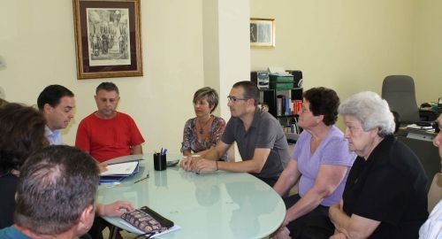 EL AYUNTAMIENTO DE BOLLULLOS ENTREGA CASAS EN PROPIEDAD A SIETE FAMILIAS DE LA LOCALIDAD