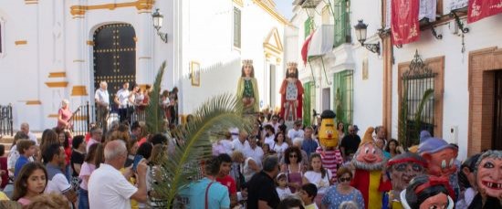 LOS GIGANTES Y CABEZUDOS ABRIERON LAS FIESTAS