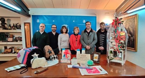 AYUNTAMIENTO Y APYME ENTREGAN EL PREMIO DEL SORTEO DE LA CAMPAÑA DE NAVIDAD
