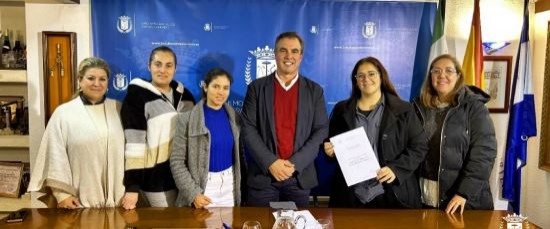 ENTREGA DE SUBVENCIÓN MUNICIPAL AL AMPA “LAS ADELFAS” DEL CEIP MANUEL PÉREZ