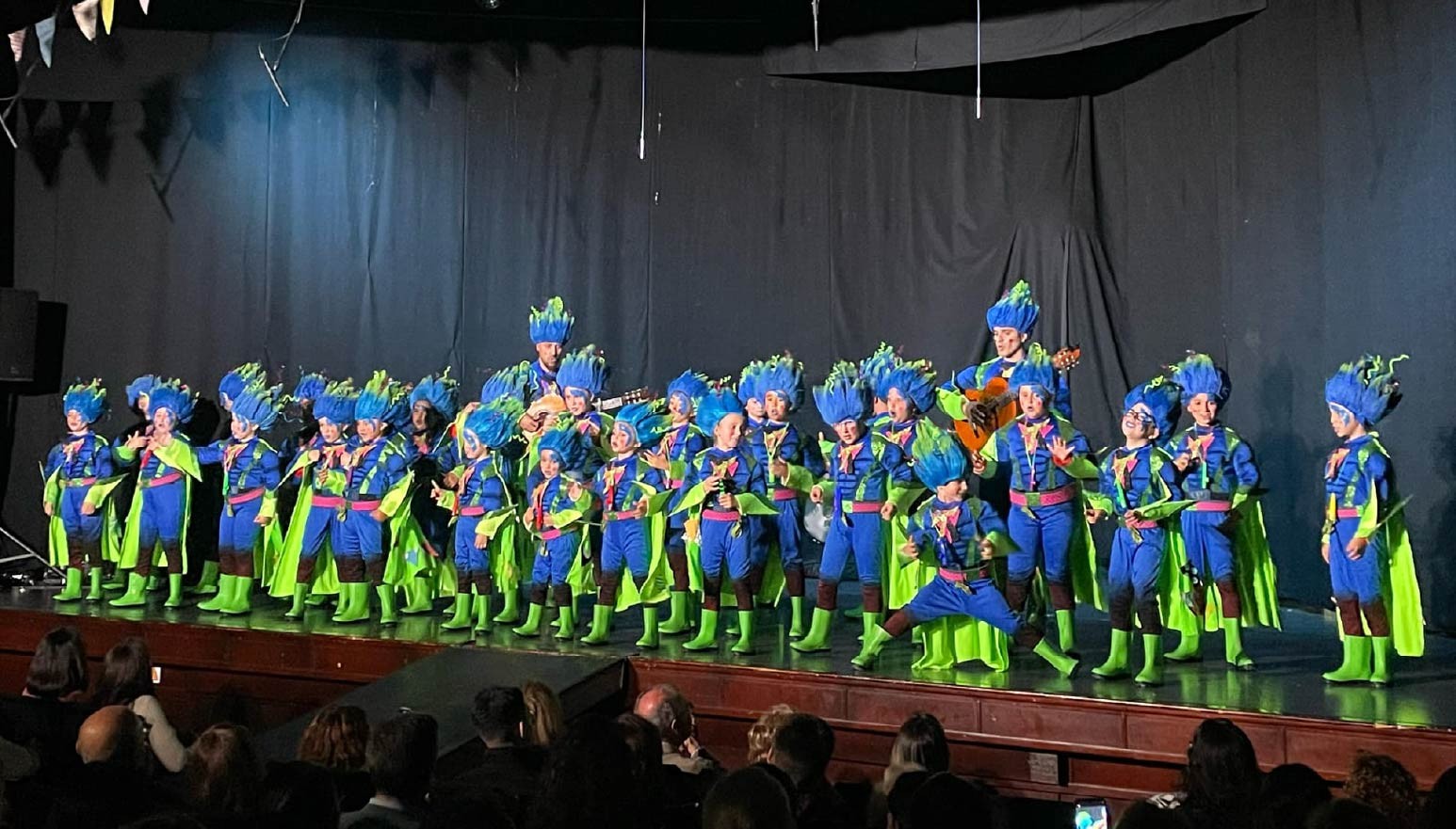 ESPECTACULAR LA MUESTRA DE AGRUPACIONES DEL CARNAVAL 2025