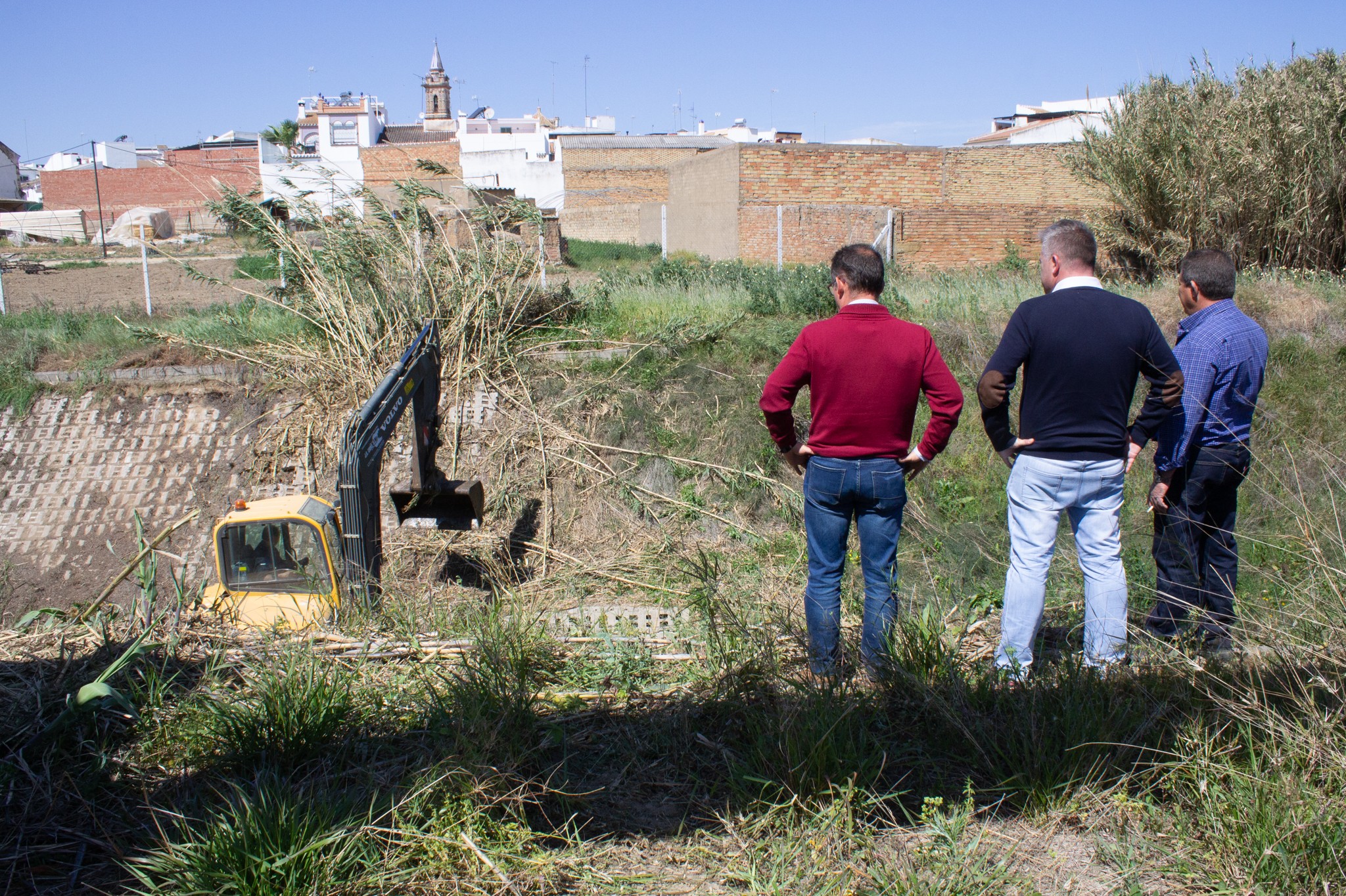 COMIENZA LA LIMPIEZA DEL ARROYO DE LA CERRADA