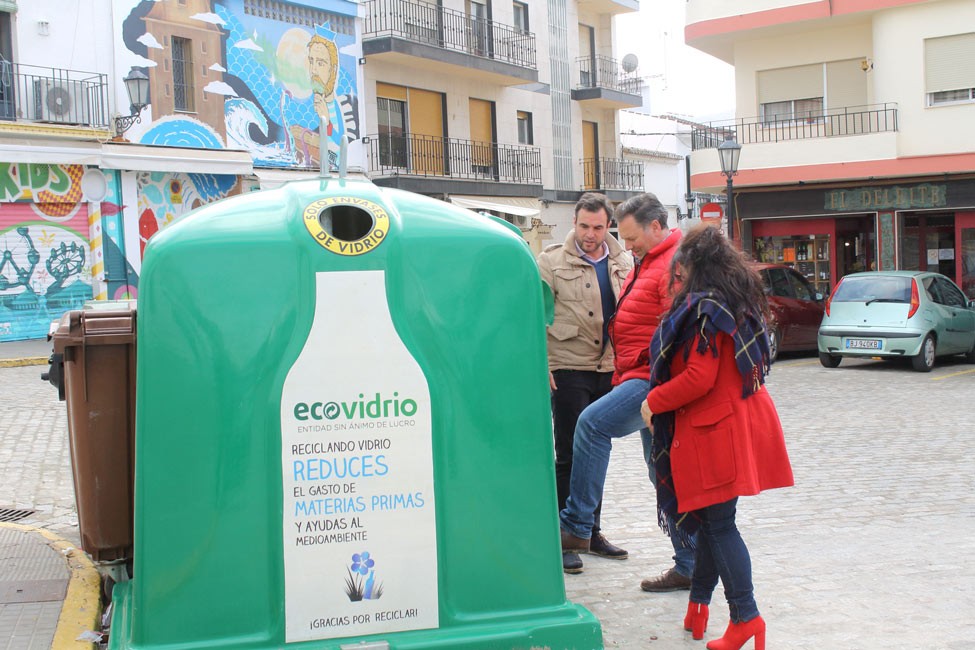 NUEVOS CONTENEDORES DE VIDRIO A DISPOSICIÓN DE CIUDADANOS Y PARA EL SECTOR DE LA HOSTELERÍA DE BOLLULLOS