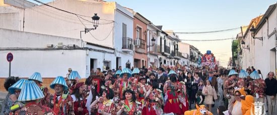 ESPECTACULAR AMBIENTE EN EL GRAN DESFILE DE CARNAVAL 2026