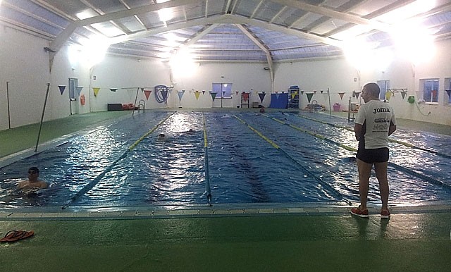 BOLLULLOS IMPULSA UN CURSO COMARCAL DE SOCORRISMO EN LA PISCINA MUNICIPAL