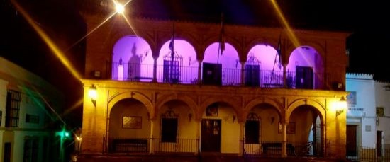 LOS EDIFICIOS MUNICIPALES SE ILUMINAN DE MORADO POR EL 8M