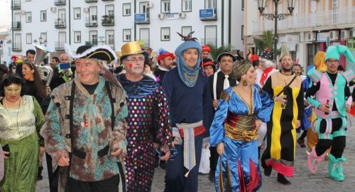 EL CARNAVAL DE BOLLULLOS CULMINA CON UN ESPECTACULAR FIN DE SEMANA DE CALLE