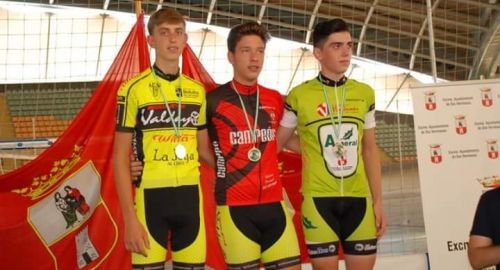 Pablo Cano del Equipo Bicicletas Valdayo Ac San Antonio de Bollullos campeón del Criterium de Dos He