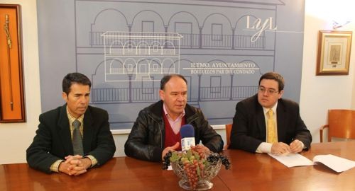 EL AYUNTAMIENTO DE BOLLULLOS FIRMA UN CONVENIO DE MUTUA COLABORACIÓN ADMINISTRATIVA CON LA JEFATURA 