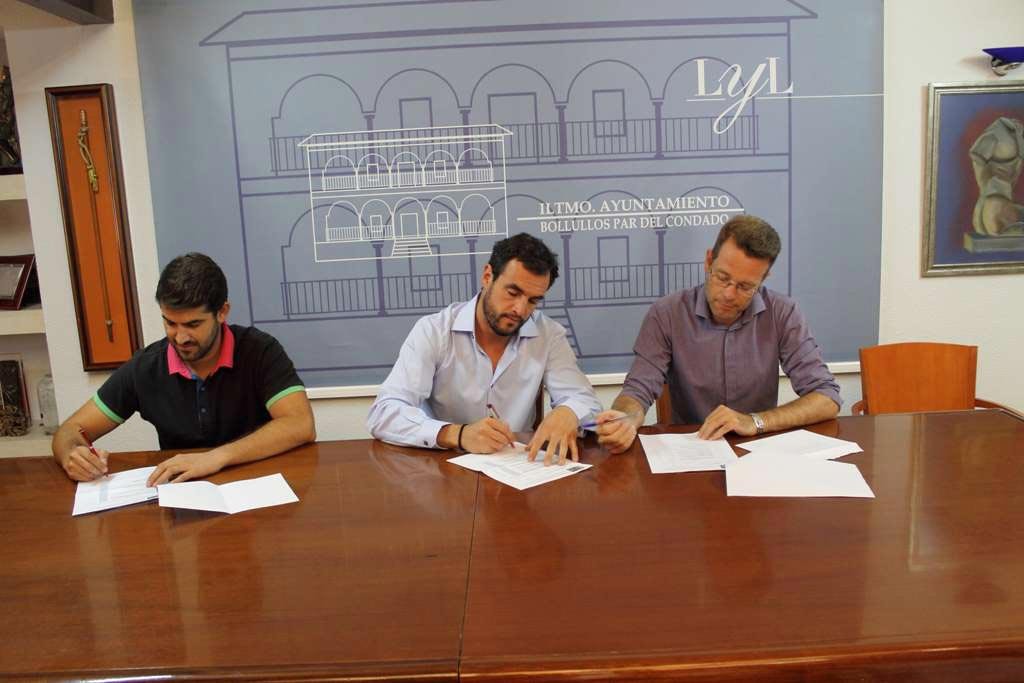 El Ayuntamiento de Bollullos firma el contrato con Iluminaciones Doñana para el alumbrado de la Feri