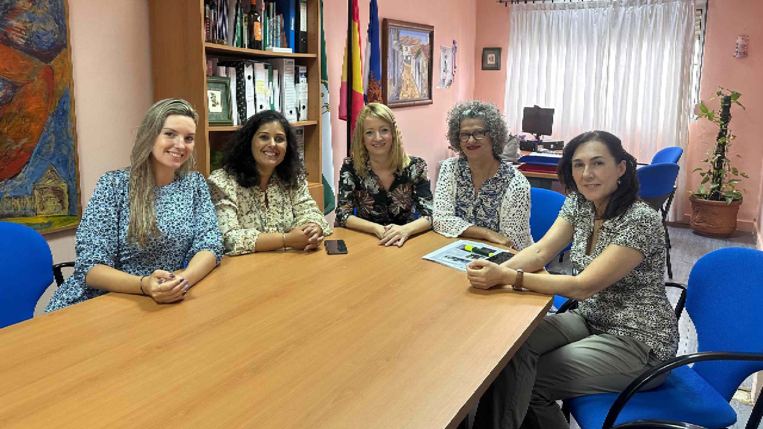 VISITA DE LA COORDINADORA PROVINCIAL DE LOS CENTROS MUNICIPALES DE IAM