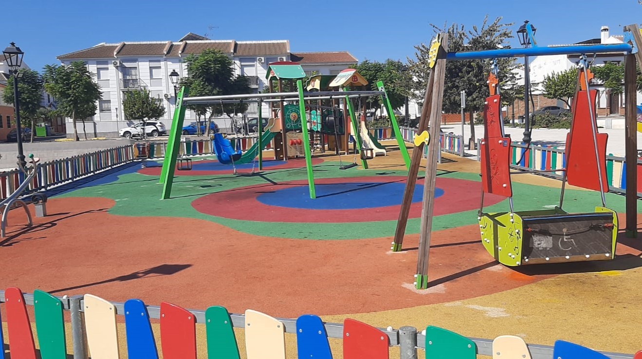 ACTUACIONES EXTRAORDINARIAS DE LIMPIEZA EN CONTENEDORES Y PLAZAS TRAS LA FERIA