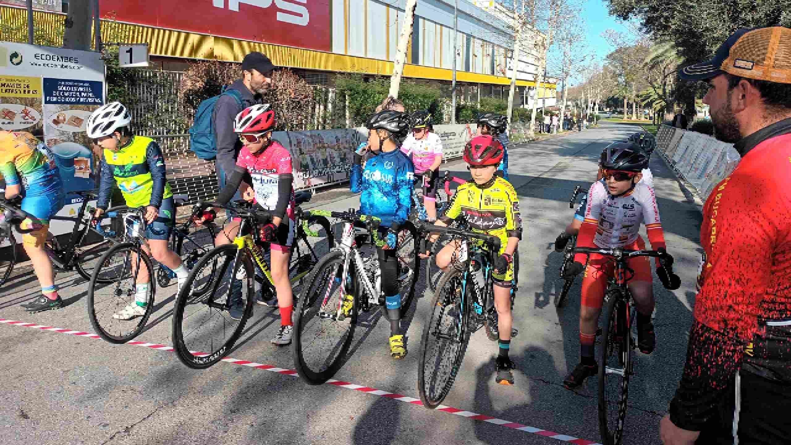 PRIMERA TOMA DE CONTACTO CON LA CARRETERA PARA NUESTROS CICLISTAS