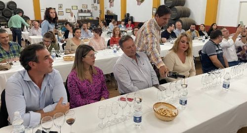 GRAN PARTICIPACIÓN EN EL CURSO DE CATA DE VINOS EN BODEGAS JUNCALES.