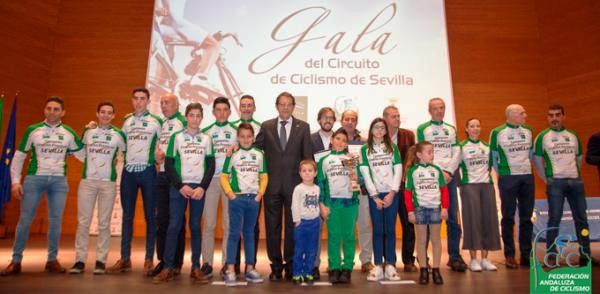 La Gala del Ciclismo Sevillano premia a cinco ciclistas bollulleros