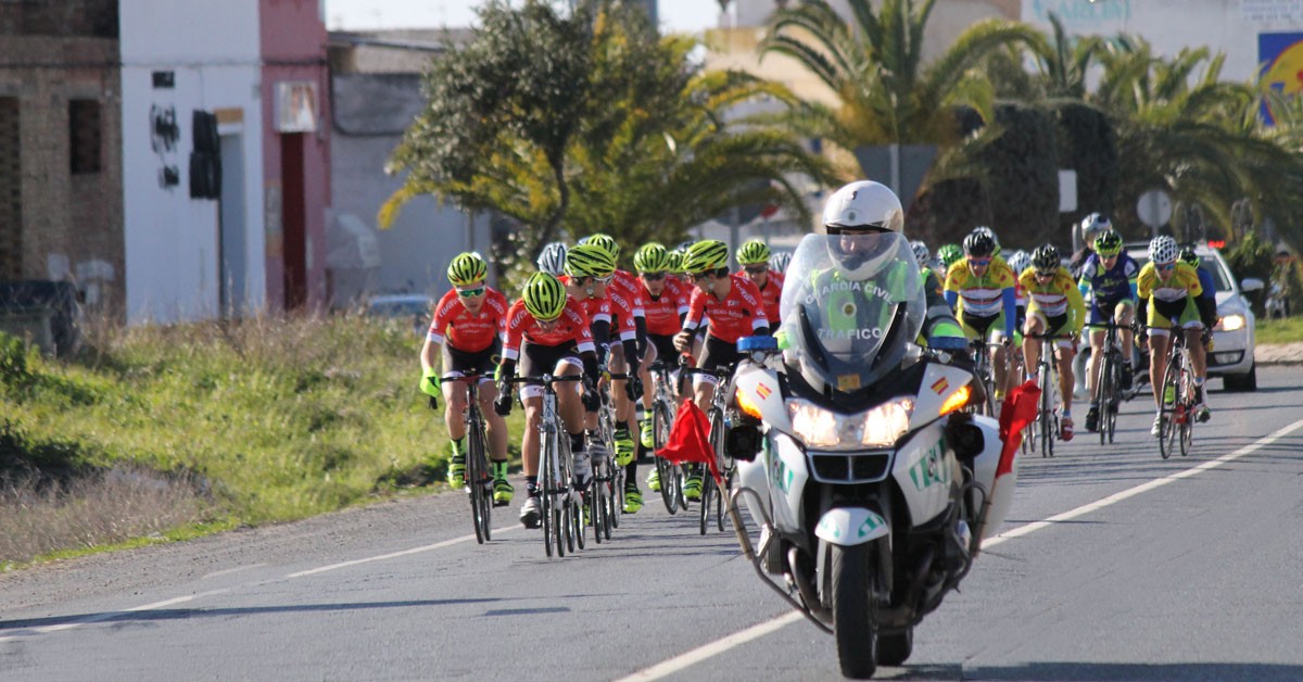 Los cadetes del equipo Bicicletas Valdayo Ac San Antonio, se llevan también el trofeo Federación cel