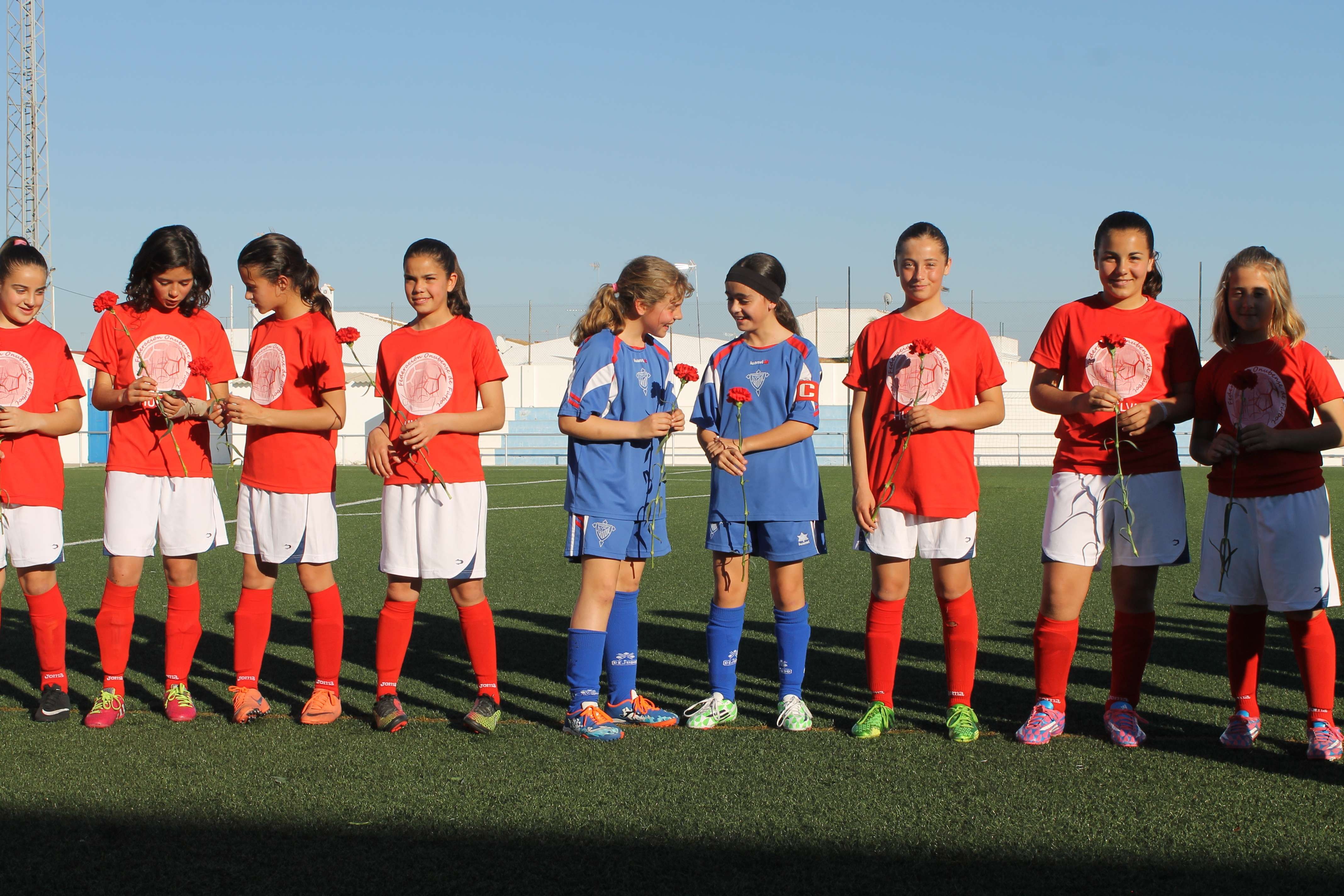 LA CONCEJALÍA DE DEPORTES DEL AYUNTAMIENTO DE BOLLULLOS IMPULSA EL FUTBOL FEMENINO EN LA LOCALIDAD