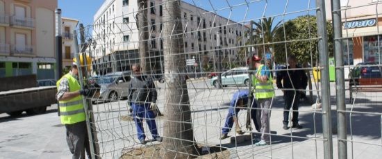 Instalación de un parque infantil en Pz. 8 de Marzo