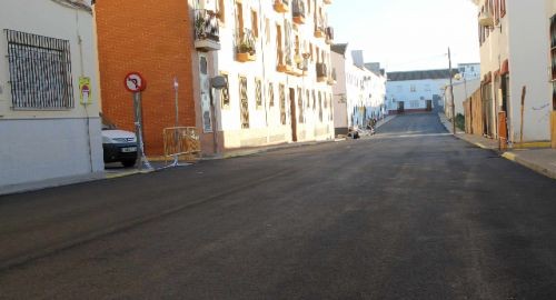 FINALIZA EL ASFALTADO DE LAS CALLES ALMERÍA, MÁLAGA Y CÓRDOBA