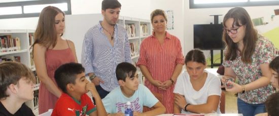 NIÑOS Y JÓVENES DE LA LOCALIDAD DISFRUTAN DE "EL DÍA DE LOS NIÑ@S" EN LA BIBLIOTECA MUNICIPAL