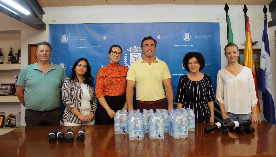 DOS AUTOCARES Y AGUA PARA LOS PEREGRINOS DE LA HERMANDAD DEL ROCÍO DE BOLLULLOS.