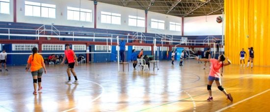 OCHO EQUIPOS MIXTOS PARTICIPAN EN EL III TORNEO DE NAVIDAD DE VOLEIBOL