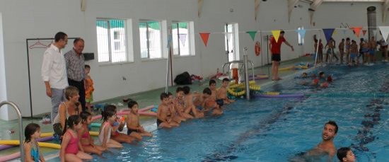 LA PISCINA MUNICIPAL DESPLIEGA UNA AMPLIA GAMA DE ACTIVIDADES Y CURSOS DE INICIACIÓN, MANTENIMIENTO 