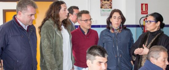 La senadora, Loles López Gabarro, visita el Centro Coprodis, de la Asociación Aprodimax.