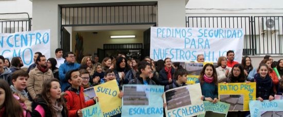 EL AYUNTAMIENTO APOYA LAS CONCENTRACIONES DEL IES SAN ANTONIO