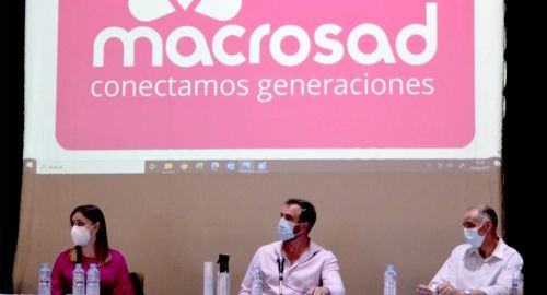 EL ALCALDE DESTACA EL PAPEL DE LAS AUXILIARES DE AYUDA A DOMICILIO