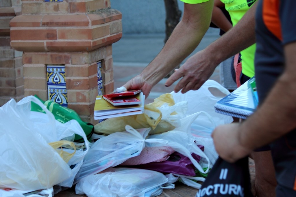 Entrega de Material Escolar-Campaña Solidaria III Ruta Senderismo