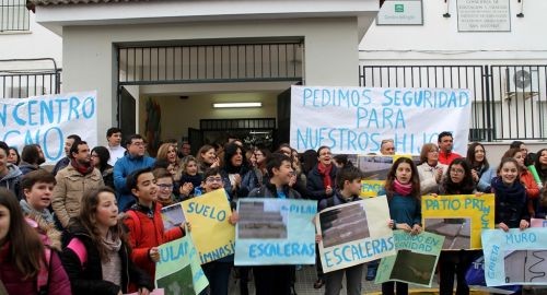 EL AYUNTAMIENTO APOYA LAS CONCENTRACIONES DEL IES SAN ANTONIO