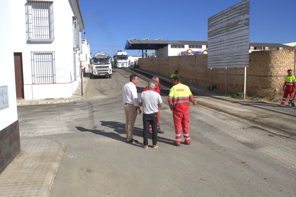 TRABAJOS DE ASFALTADO EN LAS CALLES NERVA Y MIGUEL INDURÁIN