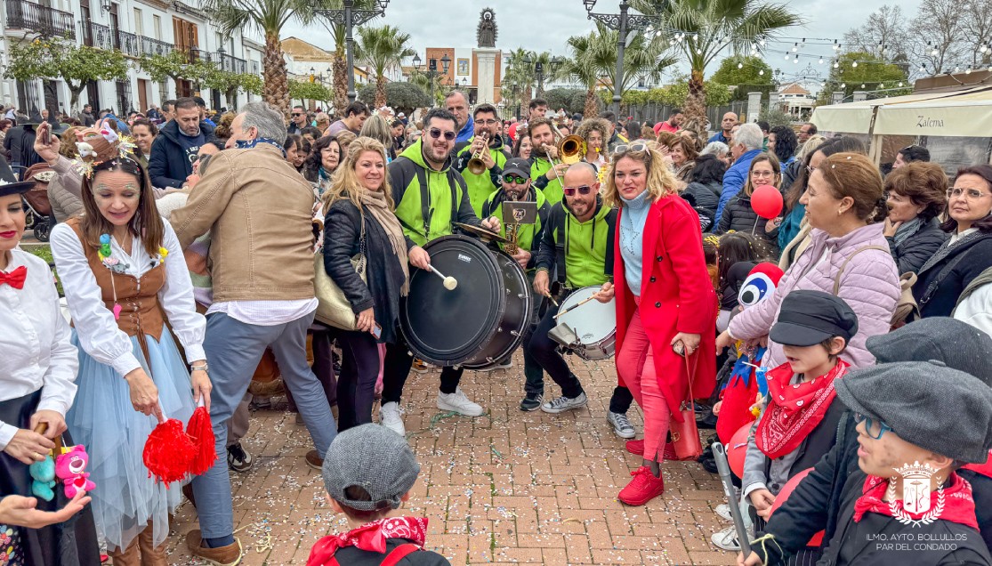 AMBIENTE EXTRAORDINARIO EN EL CARNAVAL ESCOLAR