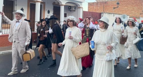 BOLLULLOS DISFRUTÓ DE UN GRAN DESFILE DE CARNAVAL