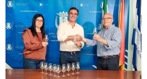 ENTREGA DE CATAVINOS CONMEMORATIVOS DEL 75 ANIVERSARIO DE NUESTRA PATRONA