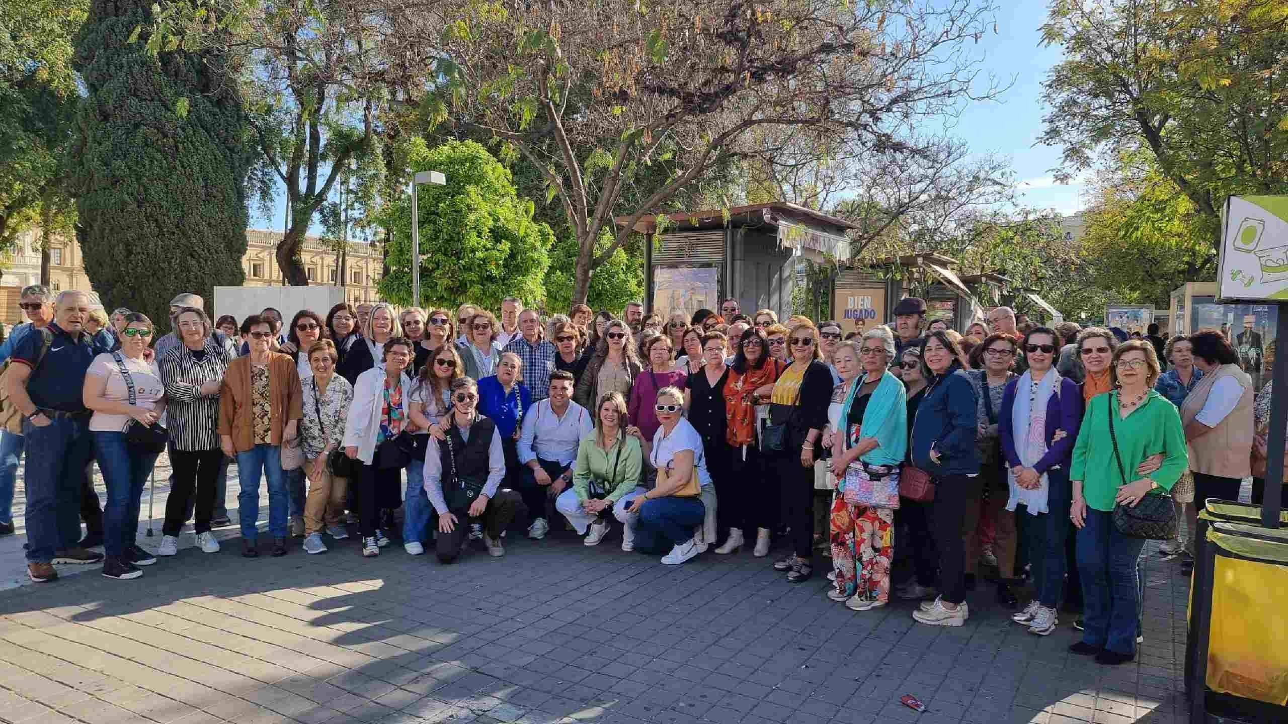 BOLLULLOS DISFRUTÓ UN DÍA DE RUTA COFRADE POR SEVILLA