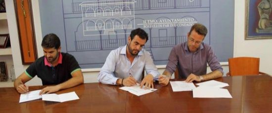 El Ayuntamiento de Bollullos firma el contrato con Iluminaciones Doñana para el alumbrado de la Feri
