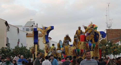 EL AYUNTAMIENTO DE BOLLULLOS INTRODUCE MEJORAS EN LA CABALGATA DE REYES PARA EVITAR PERCANCES 