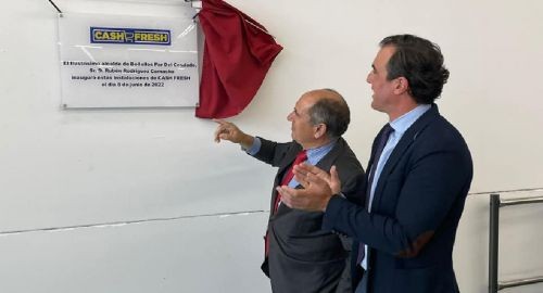 EL ALCALDE Y EL PRESIDENTE DEL GRUPO MAS INAUGURAN EL NUEVO CASH FRESH DE #BOLLULLOS.