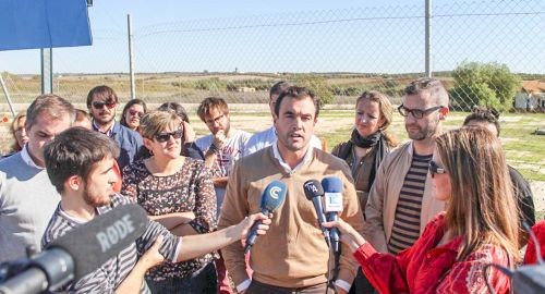 Bollullos se concentra para solicitar a la Junta la construcción del CHARE