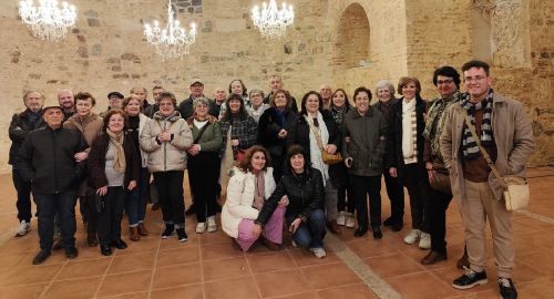EL ALUMNADO DEL AULA DE LA EXPERIENCIA DISFRUTA DE LA VISITA GUIADA POR EL PATRIMONIO ONUBENSE