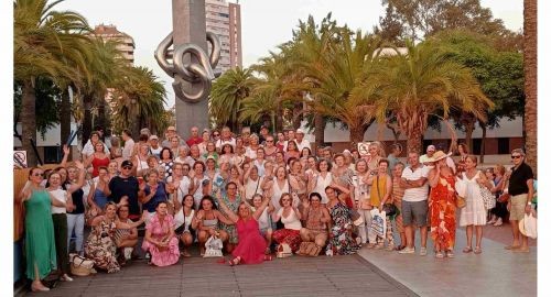 UN CENTENAR DE BOLLULLEROS DISFRUTARON DE LAS PLAYAS DE HUELVA