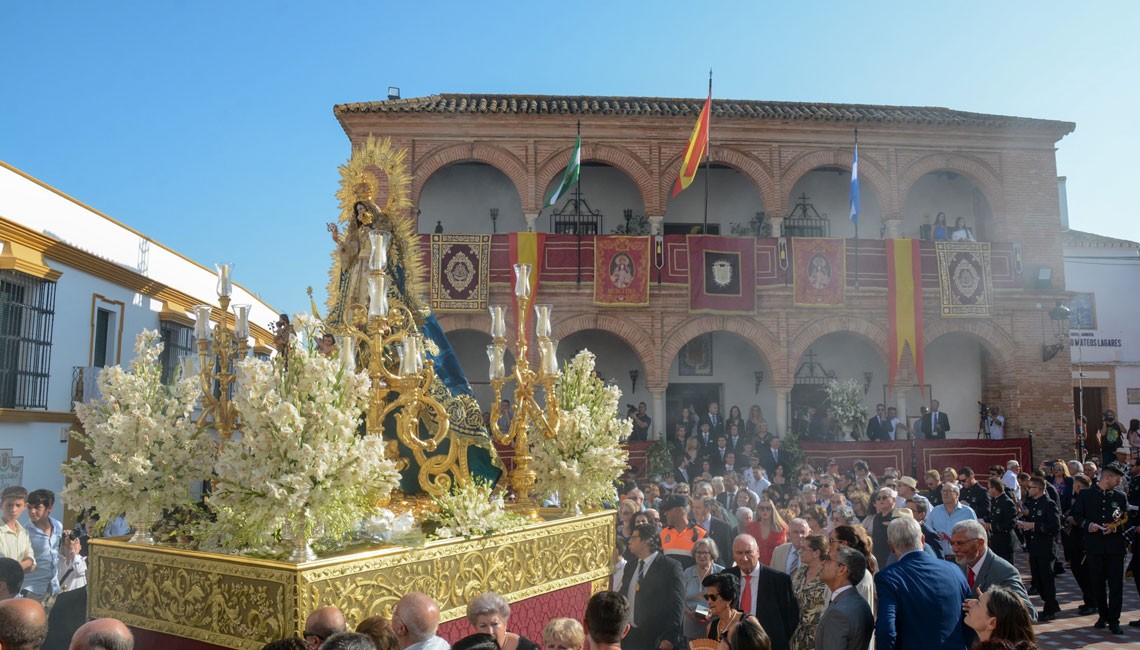 NUESTRA EXCELSA PATRONA PROCESIONÓ MAJESTUOSA POR LAS CALLES DE BOLLULLOS