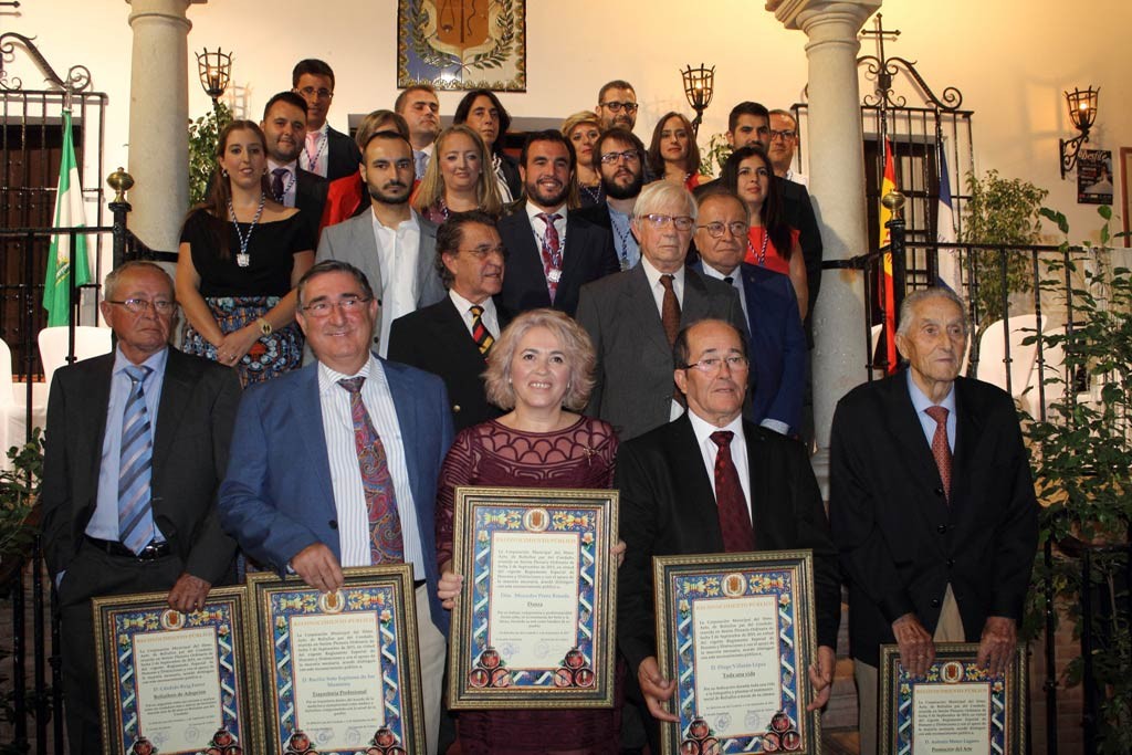 Un total de 11 Bollulleros/as fueron reconocidos en el Pleno Extraordinario de “Homenaje al Bollulle